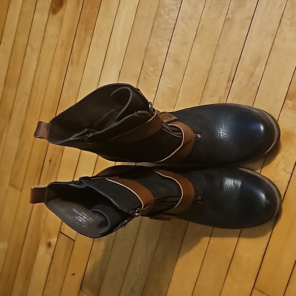 Korks by Kork Ease Richards Leather Ankle Bootie - Picture 3 of 5